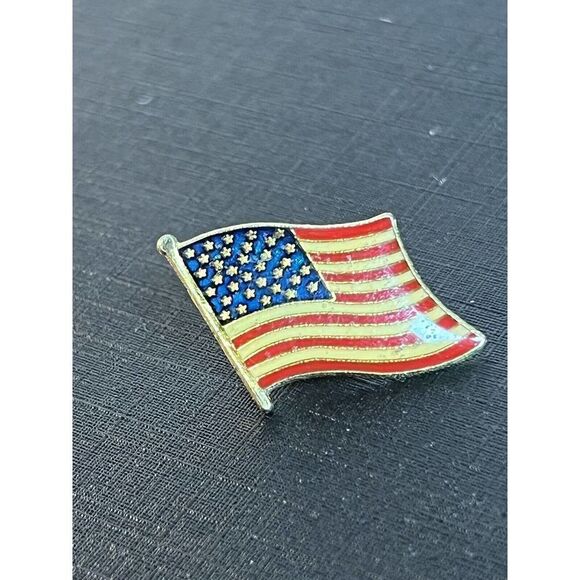 Assortment of 6 Pins Angels, Bowling, Flag - Picture 2 of 12